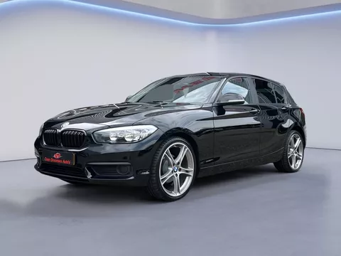 BMW 1-serie 118i Aircondtitioning, Stoelverwarming, AppleCarplay, USB/AUX, Elektrische ramen, Zwarte grill, 19'' Lichtmetalen velgen, Bluetooth, Isofix, Parkeersensoren achter(MET GARANTIE*)