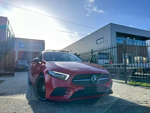 Mercedes-Benz A-klasse A220 4-MATIC AMG 2019 190PK Pano/Burmester/Ambiance Mercedes-Benz A-klasse A220 4-MATIC AMG 2019 190PK Pano/Burmester/Ambiance