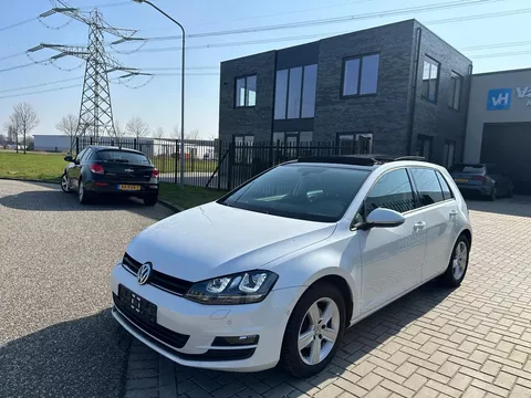 Volkswagen Golf 1.2 TSI Highline 105PK Dsg/Pano/Xenon Volkswagen Golf 1.2 TSI Highline 105PK Dsg/Pano/Xenon