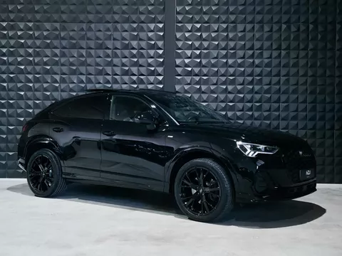 Audi Q3 Sportback 45 TFSI e S Edition | Pano | Sonos | 20" | All Black | Memo | Fabrieksgarantie | Audi Q3 Sportback 45 TFSI e S Edition | Pano | Sonos | 20" | All Black | Memo | Fabrieksgarantie |