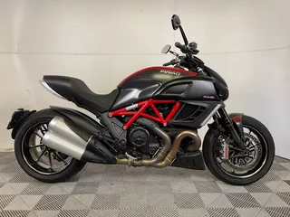 Ducati DIAVEL CARBON RED ABS