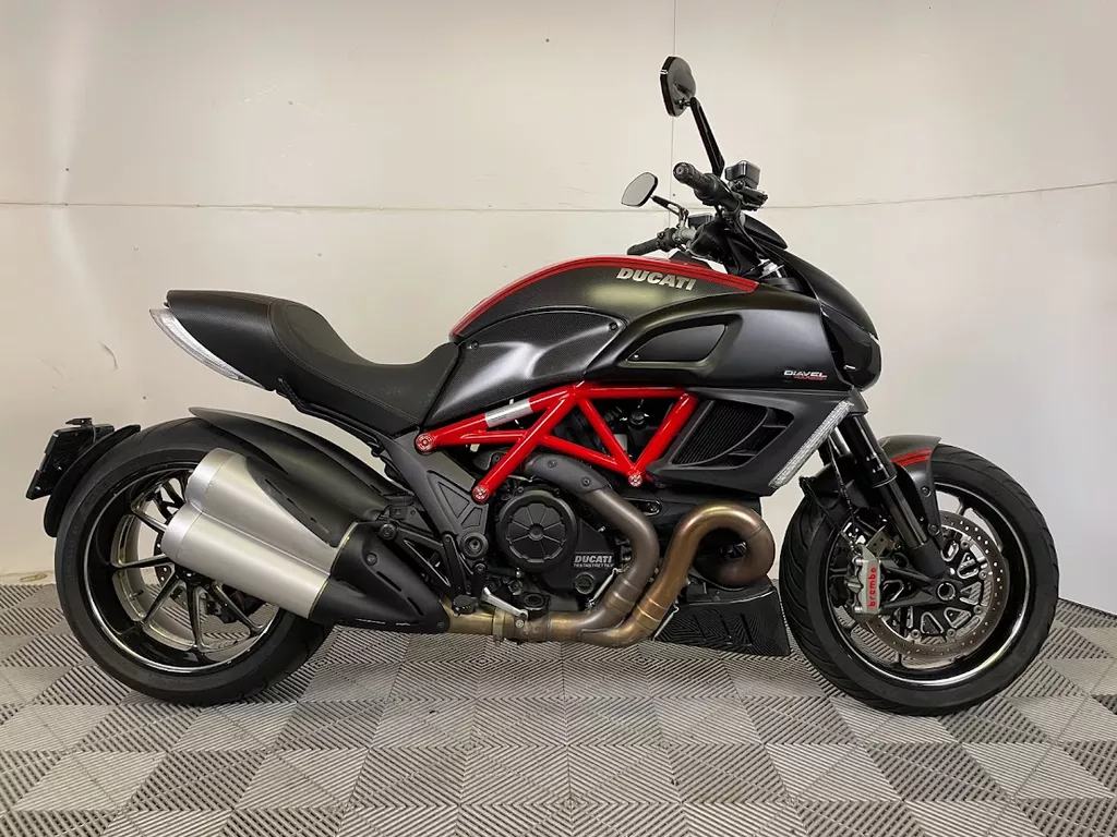 Ducati DIAVEL CARBON INCL. DESMO BEURT E.D