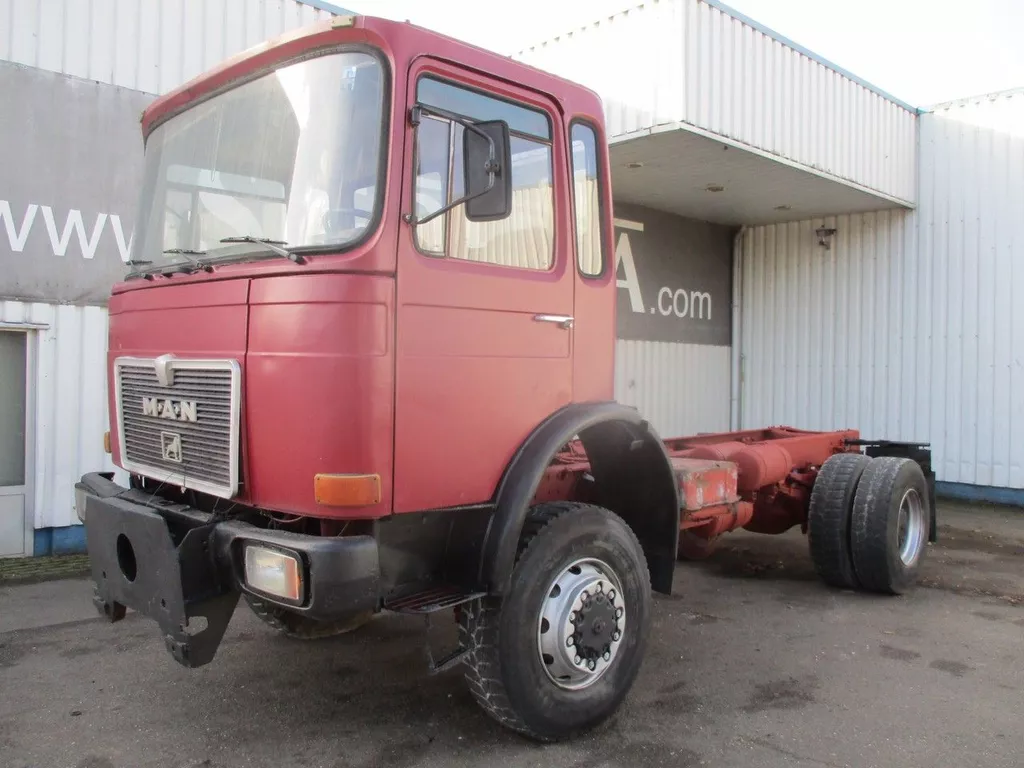 MAN 16.220 , 4x4 , Manual Eaton , Spring suspension