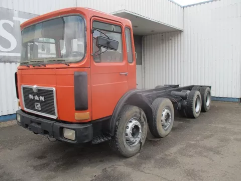 MAN 32-281 , 8x4 , 6 Cylinder , Spring Suspension