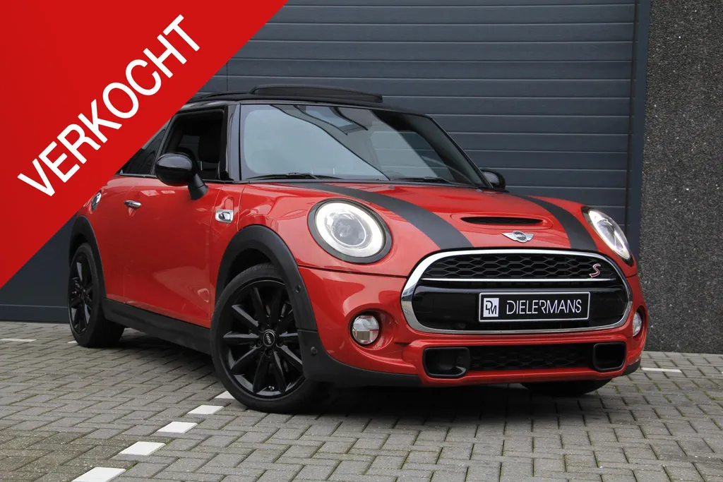 MINI 3-Deurs 2.0 Cooper S Chili Mini Mini 2.0 Cooper S Chili Serious Business | Panoramadak | Full LED | Shadowline | Parkeersensoren | Bluetooth