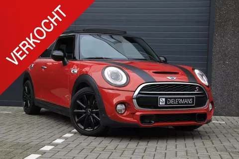 MINI 3-Deurs 2.0 Cooper S Chili Mini Mini 2.0 Cooper S Chili Serious Business | Panoramadak | Full LED | Shadowline | Parkeersensoren | Bluetooth