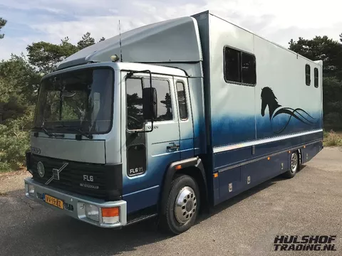 VOLVO FL611 4-paards 7,5T Horsetruck Paardenvrachtwagen VERKOCHT