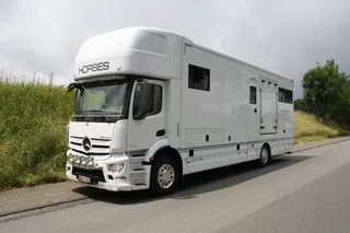 Mercedes-Benz Antos Paardenvrachtwagen Magic Pop-out 5 paard