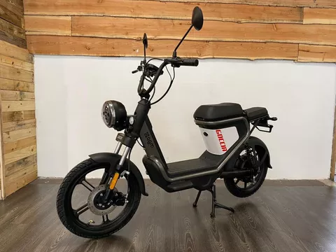 AGM GOCCIA GEV1000 Zowel Snor/Bromfiets leverbaar!