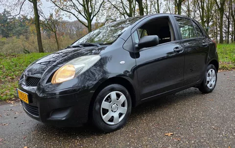 Toyota Yaris 1.0 VVTi Acces 5 Deurs ! Dealer onderhouden !