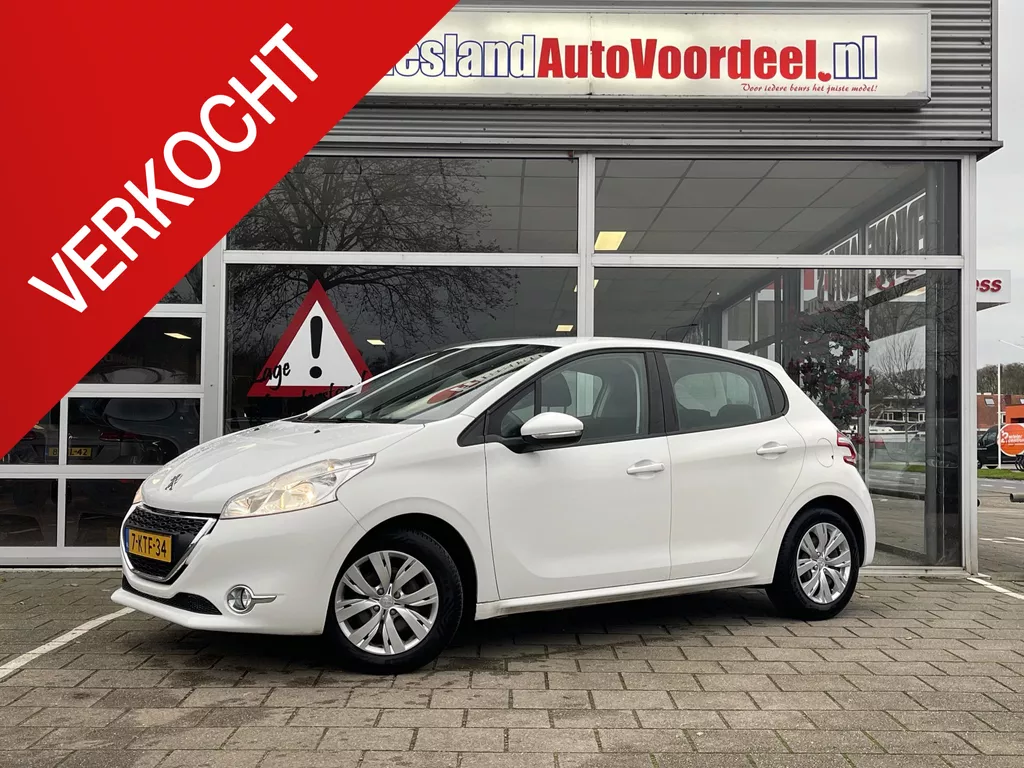 Peugeot 208 1.2 VTi Envy /Cruise/Clima/5 drs/Trekhaak/Navi/distr. verv bij 139.634 km/