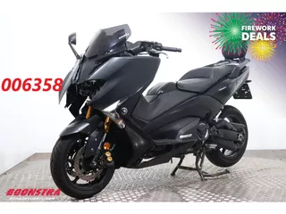 Yamaha T-MAX 530 Black Max Akrapovic