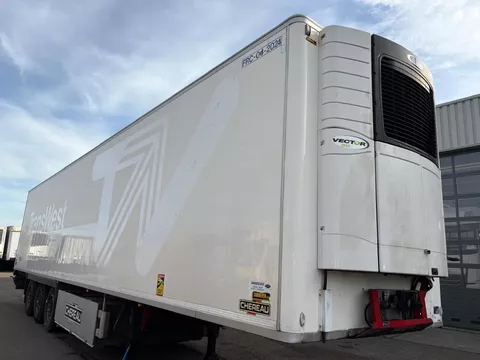 Chereau Carrier Vector 7 cm walls,247 cm width, 260 cm height, Alu Boden Disc Scheibebremse, SAF Trennwand