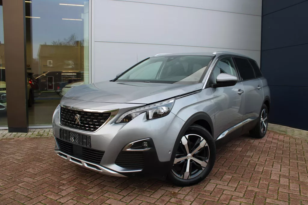 Peugeot 5008 1.2 PureTech 130PK Allure Pack Automaat 7-zits Airco Navi Camera Carplay 53.475km