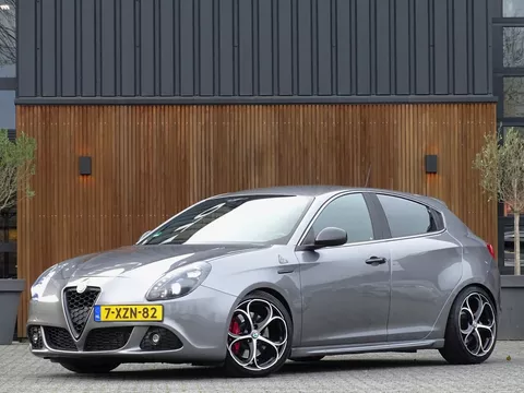 Alfa Romeo Giulietta 1.7 TBi 241PK / 2014 / Carbon / LED / *NAP*