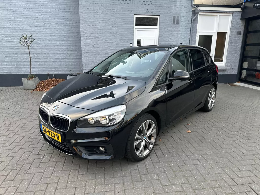 BMW 2-serie Active Tourer 220i | AUTOMAAT | NAVI | HEAD UP | KEYLESS |