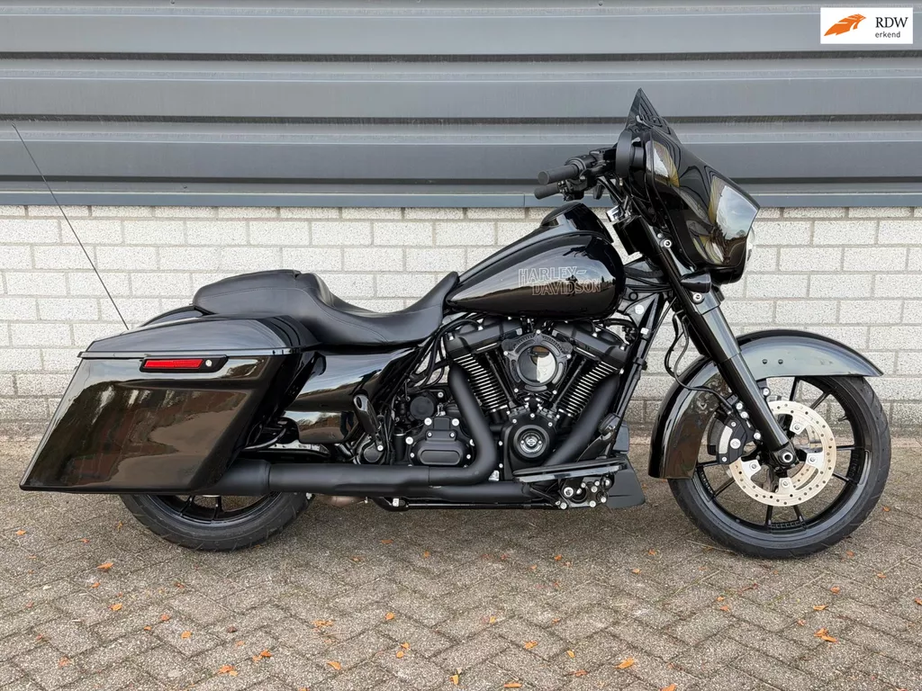 Harley Davidson FLHXS STREET GLIDE SPECIAL BTW MOTOR BJ 2022