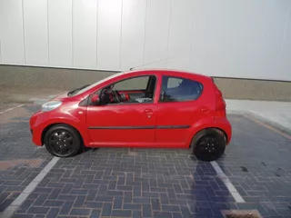 Peugeot 107 1.0-12V Urban Move MET AIRCO 2011