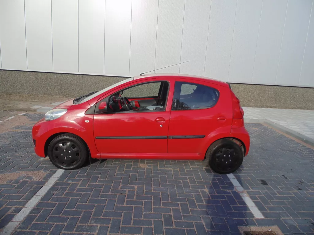 Peugeot 107 1.0-12V Urban Move MET AIRCO 2011