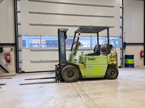 Clark GPM25N gas heftruck