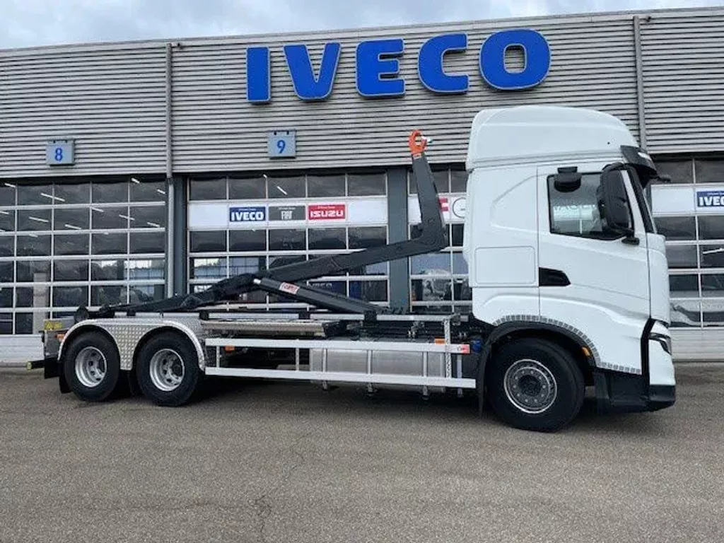 Iveco S-WAY 570 570 6x2 hooklift 30 ton
