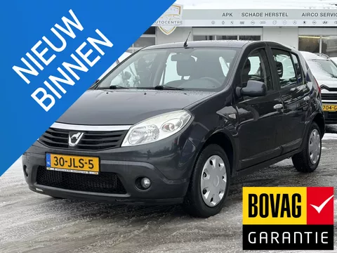 Dacia Sandero 1.6 Laur&eacute;ate AIRCO | TREKHAAK | NIEUWE APK | BOVAG !!
