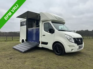 Nissan NV400 2-paards paardenvrachtwagen B-rijbewijs NIEUW &amp; BPM VRIJ!