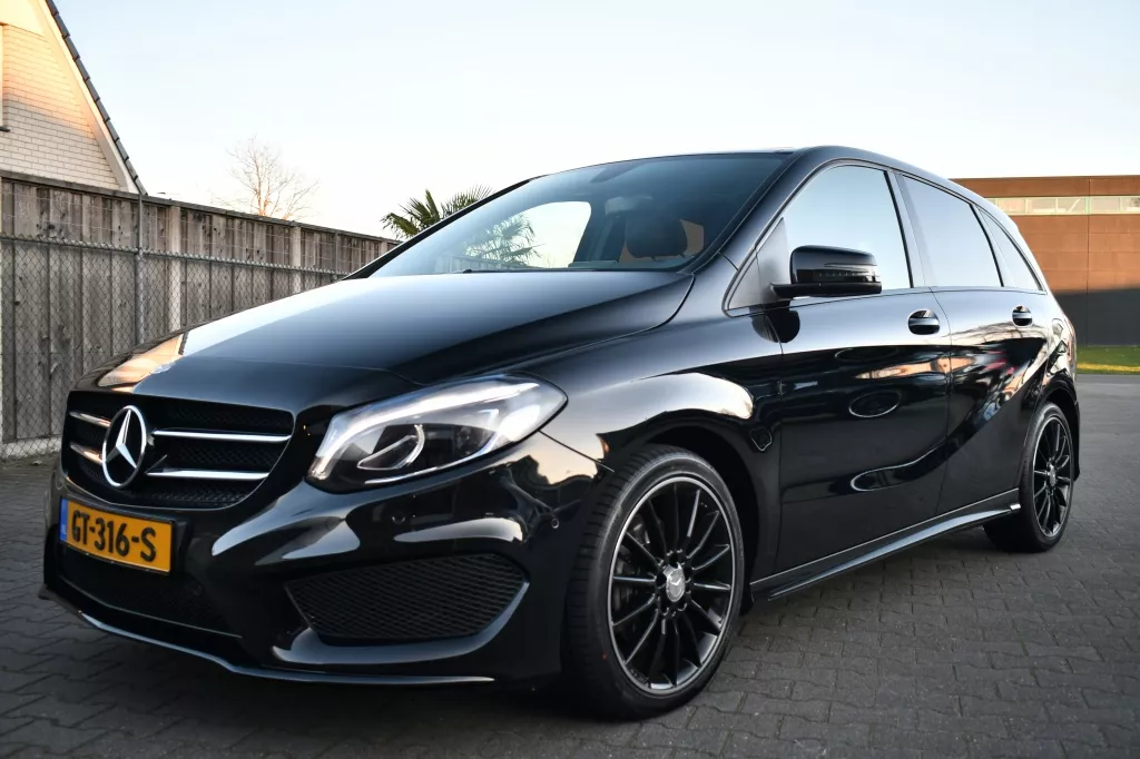 Mercedes-Benz B-Klasse 180 AMG AUT Night Edition Pano|Camera|Trekhaak