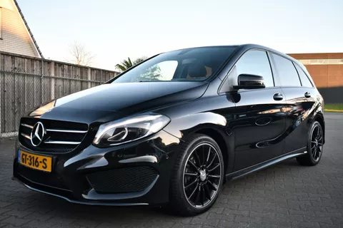 Mercedes-Benz B-Klasse 180 AMG AUT Night Edition Pano|Camera|Trekhaak