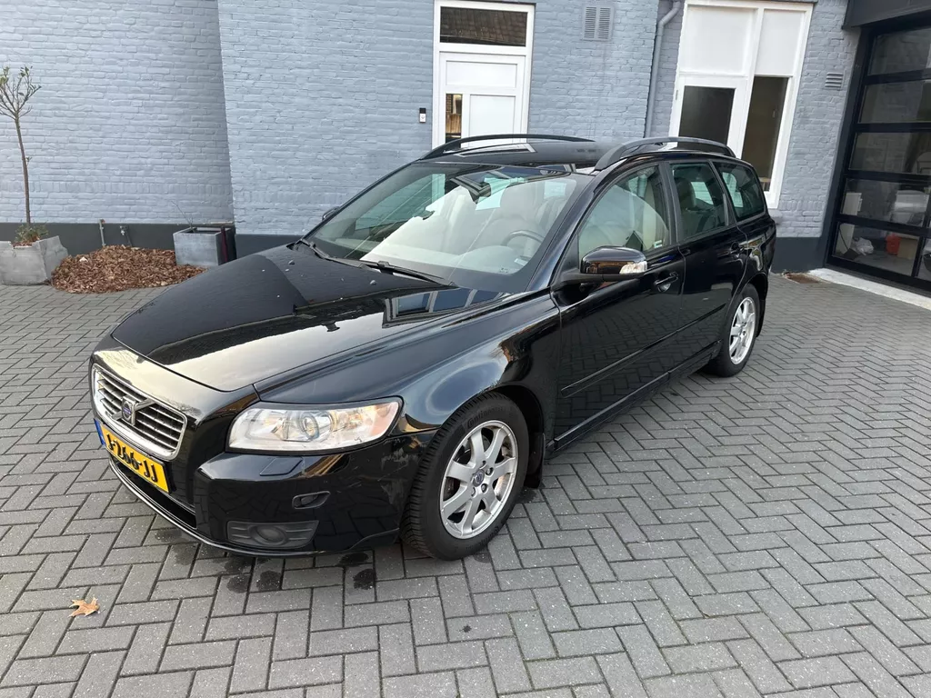 Volvo V50 2.4 | AUTOMAAT | TREKHAAK | STOELVERWARMING |