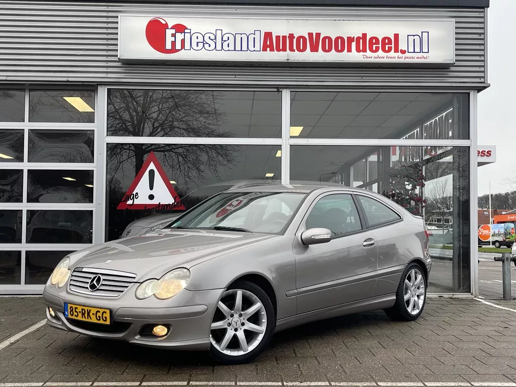 Mercedes-Benz C-klasse Sportcoup&eacute; 180 K. /Cruise/Sport interieur/Navigatie/Achteruitrij camera/ 169.704 KM NAP/