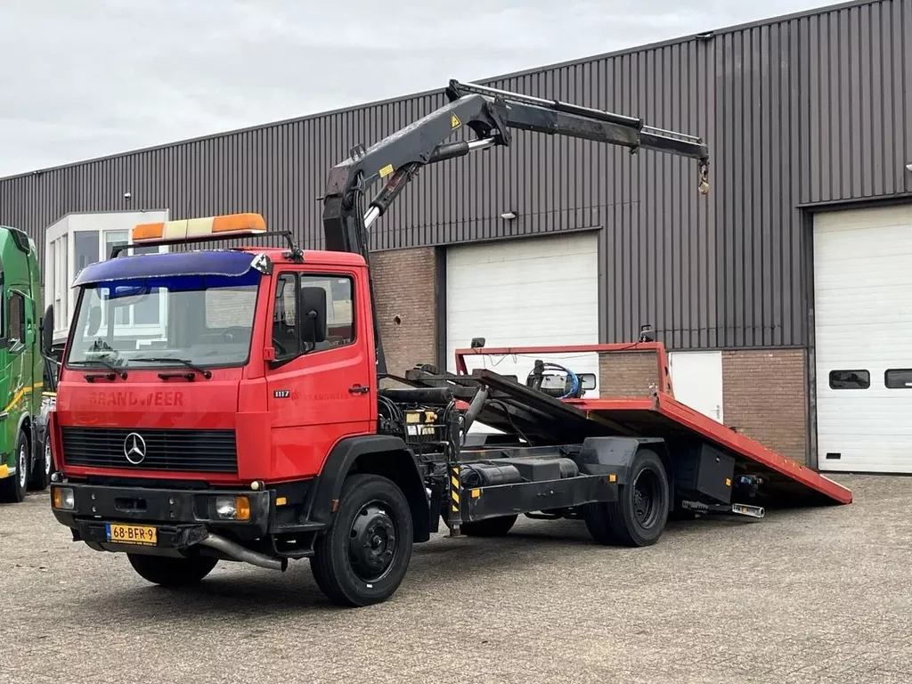 Mercedes-Benz 1117 / Only 131.283 km !! / Recovery Truck - Bergings - Abschlepp - Depannage / Palfinger kraan + Plateau + Lepel + Lier / Opbouw 1999 / NL truck