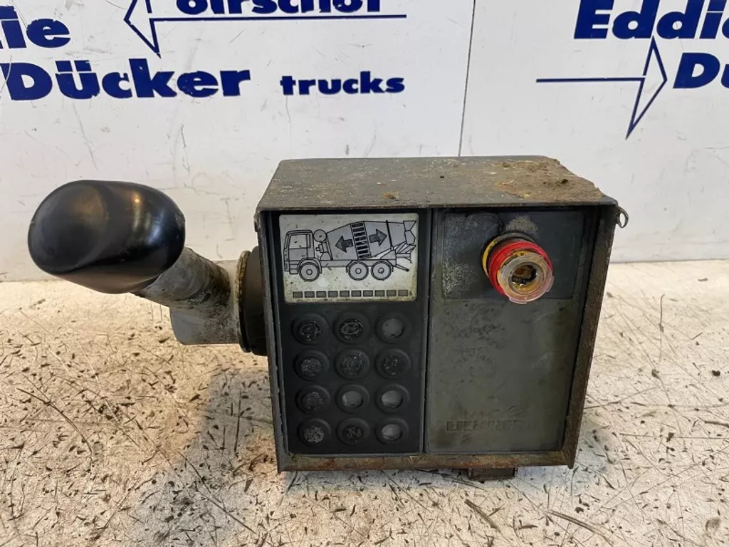 Liebherr BEDIENING BETONMIXER