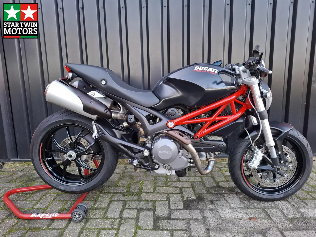 Ducati Monster 796
