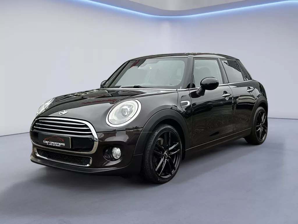 Mini Cooper 1.5 Chili Serious Business /Apple &amp; Android Carplay/Elektrisch Panoramadak/Stoelverwarming/Cruise &amp; Clima control/Isofix/JCW Sportstuur/Sportstoelen/(MET GARANTIE*)