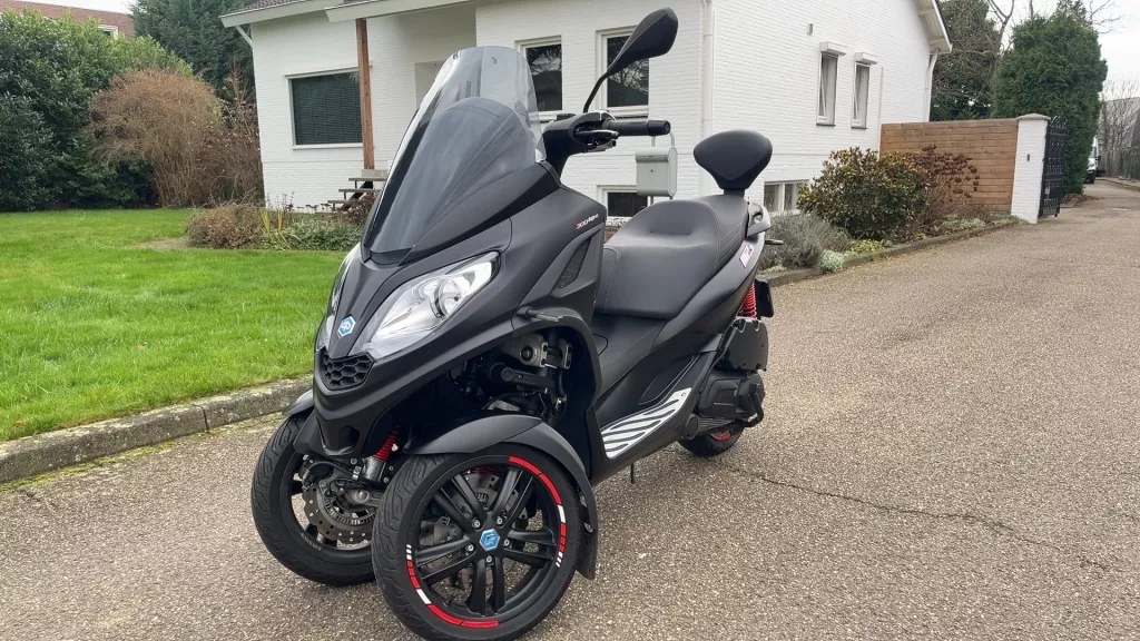 Piaggio MP3 Scooter 300 HPE Sport