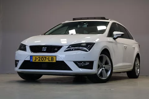 Seat Leon ST 1.4 EcoTSI FR |Panorama|Stoelverwarming|Trekhaak