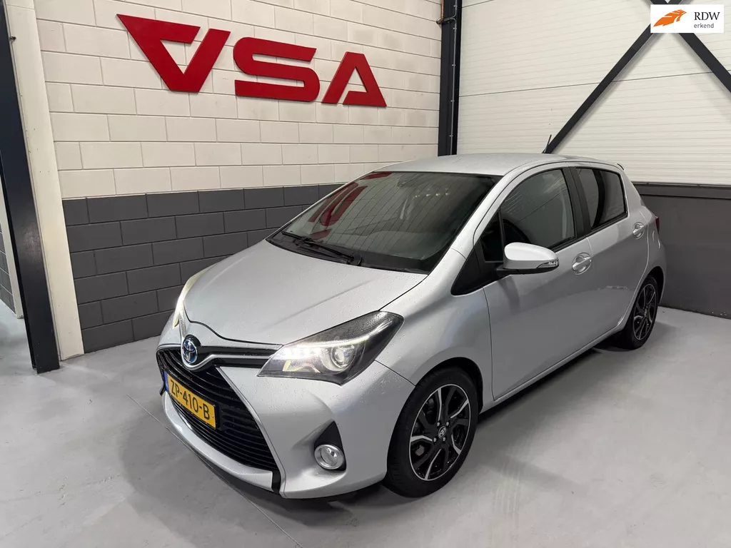 Toyota Yaris 1.5 Hybrid Lease Limited Bi-Tone