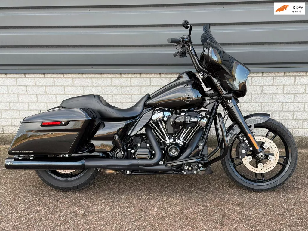 Harley Davidson FLHXS Street Glide special M8 (BJ 2019)