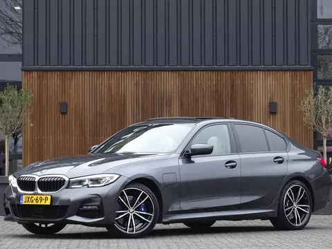 BMW 3 Serie 330e 292PK M-Sport / laser / ACC / trekhaak / head-up