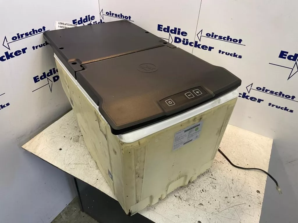 MAN 81.63910-6109 FRIDGE DOMETIC 42 LITER