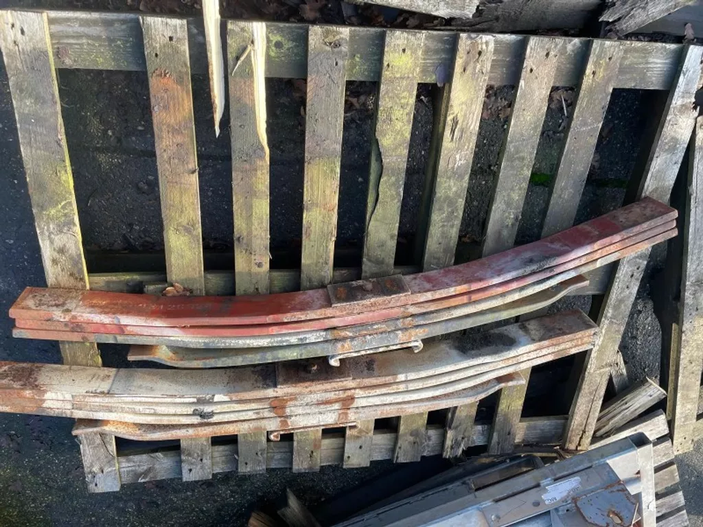 Iveco 42126924 REAR SPRINGS (145X10 CM)