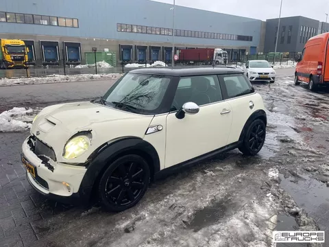 Mini Cooper S    John Cooper Works NL Car - Engine running - Leather T07267