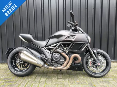 Ducati Diavel Dark