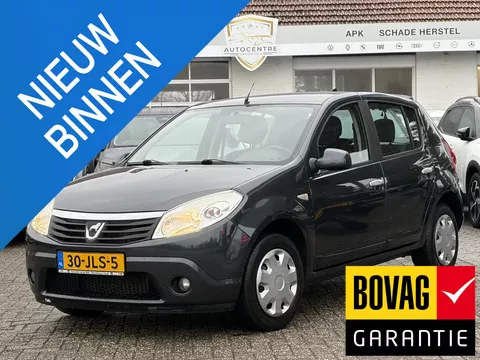 Dacia Sandero 1.6 Laur&eacute;ate AIRCO | TREKHAAK | NIEUWE APK | BOVAG !!
