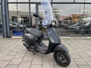 Vespa Sprint snor 1150km 25 45 brom mogelijk full black nieuw &euro;5750 euro!