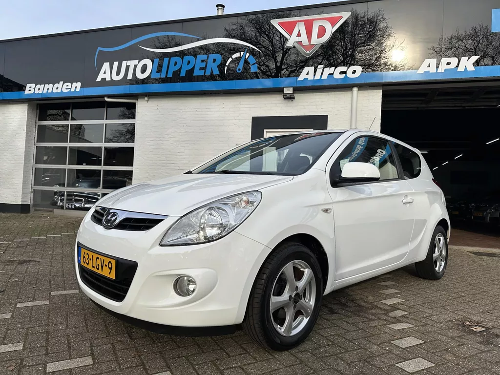 Hyundai i20 1.2i DynamicVersion /Nieuwe apk bij aflevering/Airco/Lm velgen/1e eigenaar/Dealer onderhouden