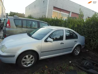 Volkswagen Bora 1.6 Trendline SEDAN