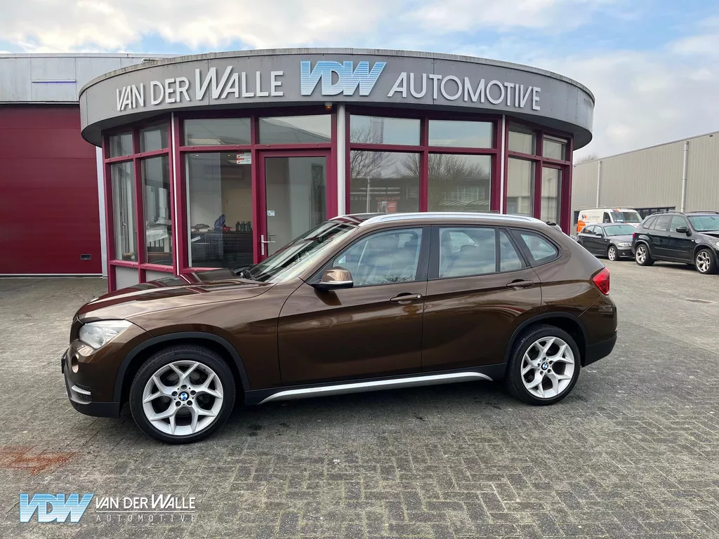 BMW X1 sDrive18d X-Line Pano, Leder, Automaat, NaviPro HD, Cruise Stoelverwarming