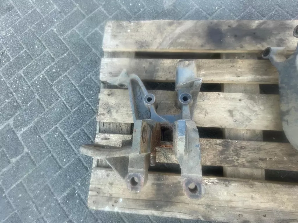 DAF 1321962 / 1321966 SUPPORT RH